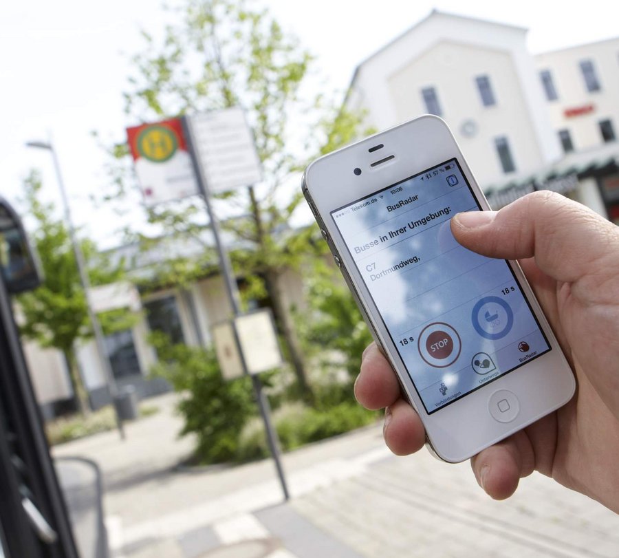 Smartphone mit mobil info-App. Foto: Beylemans Fotografie